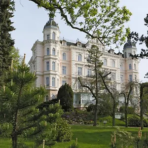 4* מלון Bristol Palace