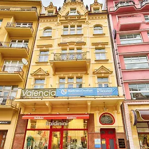 Valencia Karlowe Wary